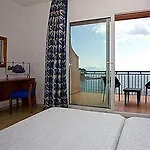 Hotel Grifeu Y Restaurant - Costa Brava Otel