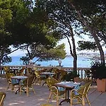 Hotel Grifeu Y Restaurant - Costa Brava Otel