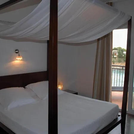 Grifeu Hotel Llanca