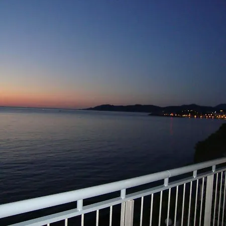 Hotel Grifeu 3*
