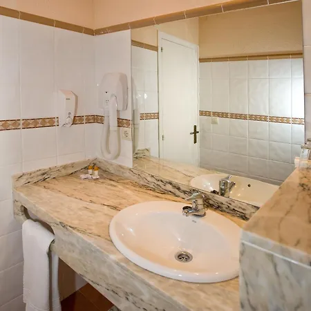 Hotel Grifeu Y Restaurant - Costa Brava Hotel 3*