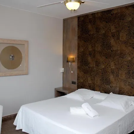 Hotel Grifeu Y Restaurant - Costa Brava Hotel Llança