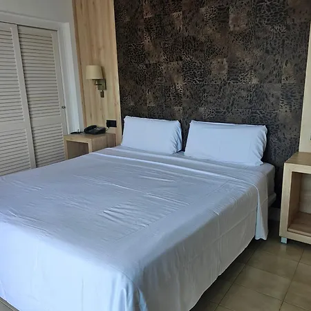 Hotel Grifeu Y Restaurant - Costa Brava 3* Llança