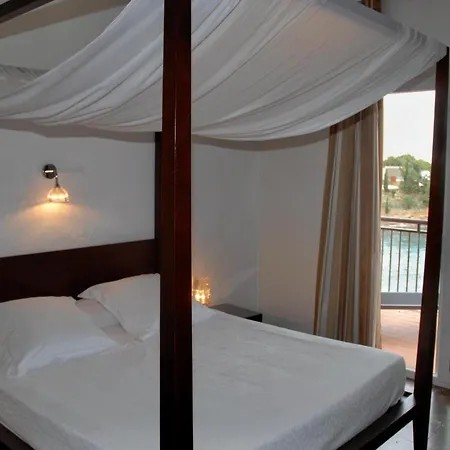 Hotel Grifeu Y Restaurant - Costa Brava Hotel
