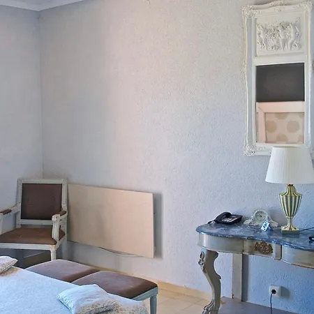Hotel Grifeu Y Restaurant - Costa Brava Hotel Llança