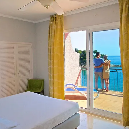 Hotel Grifeu Y Restaurant - Costa Brava Hotel