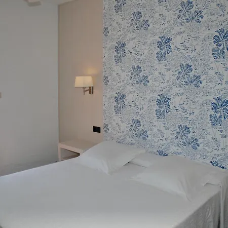 Hotel Grifeu Y Restaurant - Costa Brava Hotel