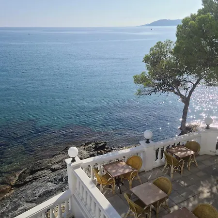 Hotel Grifeu Y Restaurant - Costa Brava Hotel 3*